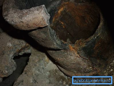 2756 Розкололася чавунна труба