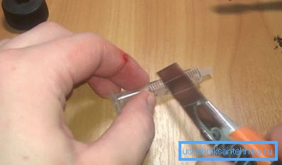 Розріжте шприц на розподілі 1,5 мл Розріжте шприц на розподілі 1,5 мл