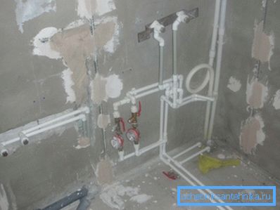 Розведення поліпропіленових труб у ванній Розведення поліпропіленових труб у ванній