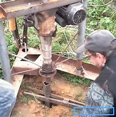 Саморобна установка для буріння свердловин в м'якому грунті Саморобна установка для буріння свердловин в м'якому грунті