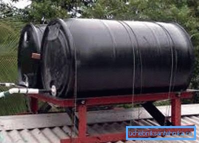Здвоєний накопичувальний резервуар на металевій рамі Здвоєний накопичувальний резервуар на металевій рамі