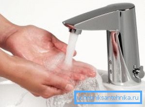 Сенсорні електронні змішувачі для раковини дуже зручні Сенсорні електронні змішувачі для раковини дуже зручні