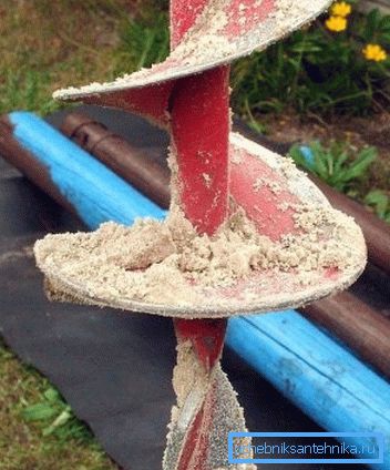 Шнек потрібно періодично чистити Шнек потрібно періодично чистити