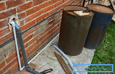 Злив з водопроводу на дачі Злив з водопроводу на дачі