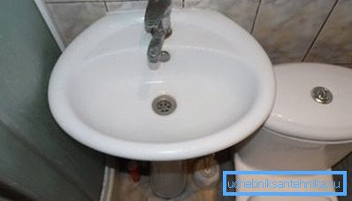 Зливний бачок не повинен виявитися занадто широким Зливний бачок не повинен виявитися занадто широким