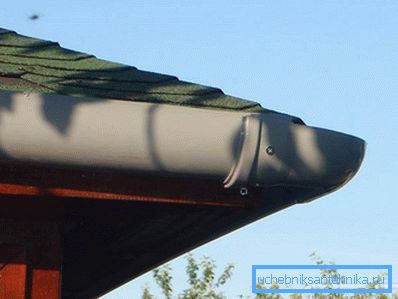 2801 Змонтований водостік з каналізаційних труб