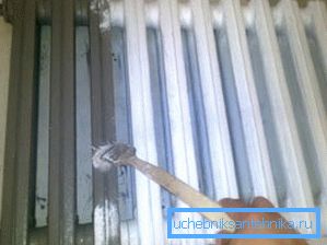 Зовні радіатор фарбується в останню чергу Зовні радіатор фарбується в останню чергу