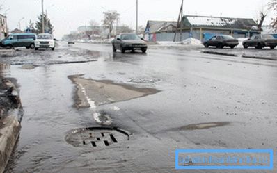Вміст ливневки скидається у водойму або на рельєф без очищення. Вміст ливневки скидається у водойму або на рельєф без очищення.