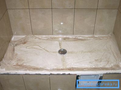 Сталеві чаші часто ставлять на подіум. Сталеві чаші часто ставлять на подіум.