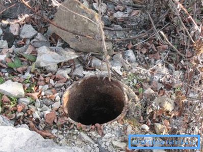 Старі неексплуатовані свердловини можуть становити загрозу зараження водоносного горизонту. Старі неексплуатовані свердловини можуть становити загрозу зараження водоносного горизонту.
