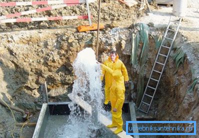 Струмінь води зі свердловини Струмінь води зі свердловини