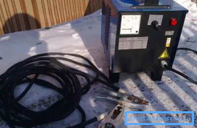 Сварочник для розігріву металевої труби Сварочник для розігріву металевої труби