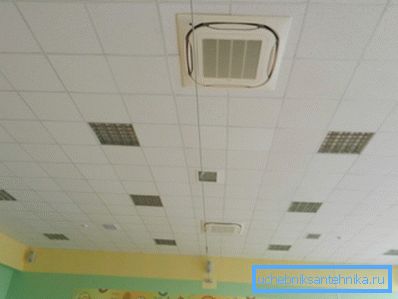 Так виглядає видима частина системи подачі повітря. Так виглядає видима частина системи подачі повітря.