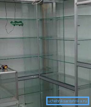 Торговельне обладнання, створене на основі профільних систем із алюмінію