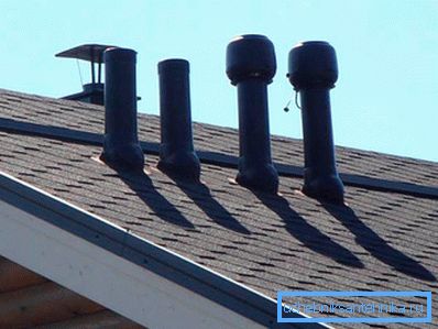 Для вентиляції каналізації на даху