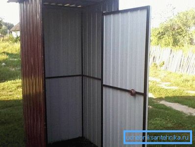 одна тисяча сто сорок вісім Туалетна кабінка і вигрібна яма