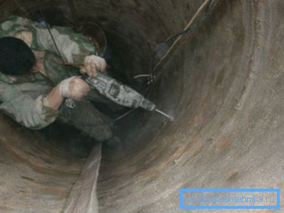 Прибирання перфоратором розшарується бетону Прибирання перфоратором розшарується бетону