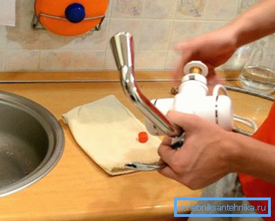 Встановлюємо проточний електричний водонагрівач на кран своїми руками Встановлюємо проточний електричний водонагрівач на кран своїми руками