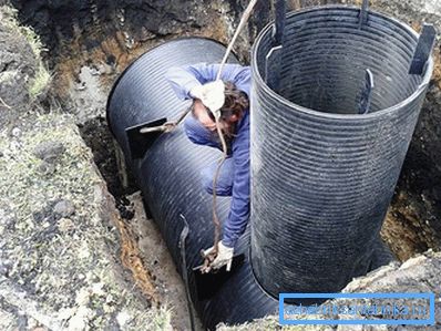 один тисячу двісті сорок один Ємність опускають за допомогою підйомної техніки