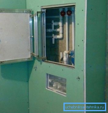 Встановлений ревізійний люк Встановлений ревізійний люк