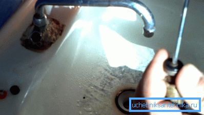 У деяких випадках часом простіше замінити сам змішувач, оскільки його термін служби або технічний стан підійшли до своєї межі У деяких випадках часом простіше замінити сам змішувач, оскільки його термін служби або технічний стан підійшли до своєї межі