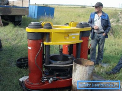 В процесі буріння може знадобитися установка проміжних обсадних колон. В процесі буріння може знадобитися установка проміжних обсадних колон.