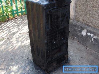 У ранніх моделях твердопаливних котлів ні про яку автоматиці не могло бути й мови У ранніх моделях твердопаливних котлів ні про яку автоматиці не могло бути й мови