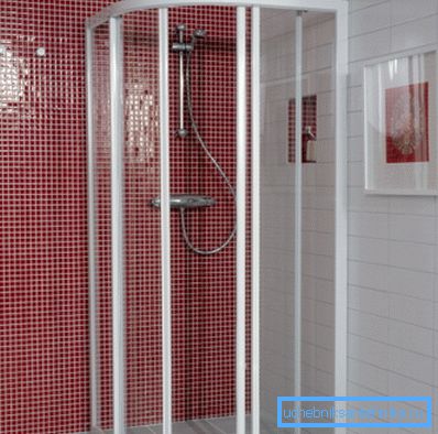 В умовах дефіциту площі добре себе зарекомендували розсувні дверцята В умовах дефіциту площі добре себе зарекомендували розсувні дверцята