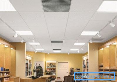 Вентиляційні стельові решітки вказують на тип і розташування системи. Вентиляційні стельові решітки вказують на тип і розташування системи.