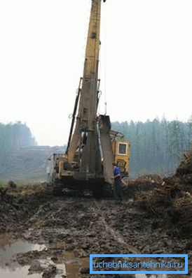 Весняна розробка ускладнена високим рівнем води на поверхні і в грунті. Весняна розробка ускладнена високим рівнем води на поверхні і в грунті.
