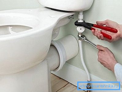 Вхід води в бак повинен бути з боку труби, як на фото. Вхід води в бак повинен бути з боку труби, як на фото.