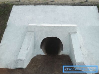 Вхідний оголовок водопропускної труби Вхідний оголовок водопропускної труби