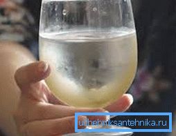 Вода зі свердловини з піском - ознака несправності. Вода зі свердловини з піском - ознака несправності.