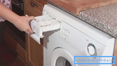 Вода заливається безпосередньо в цій відділення. Вода заливається безпосередньо в цій відділення.