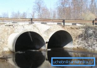 Водопропускні труби на водоймі Водопропускні труби на водоймі