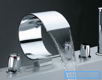 Виразний кран-водоспад для ванної Виразний кран-водоспад для ванної