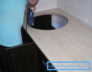 Вбудована врізка мийки в стільницю своїми руками Вбудована врізка мийки в стільницю своїми руками
