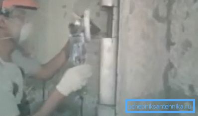 Вирізаємо фрагмент стояка Вирізаємо фрагмент стояка