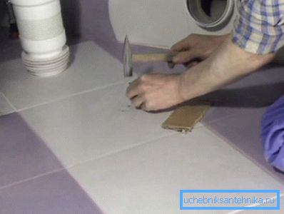 Забивання пластикових дюбелів Забивання пластикових дюбелів
