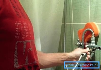 Заміна кранбукси в змішувачі - демонтаж Заміна кранбукси в змішувачі - демонтаж