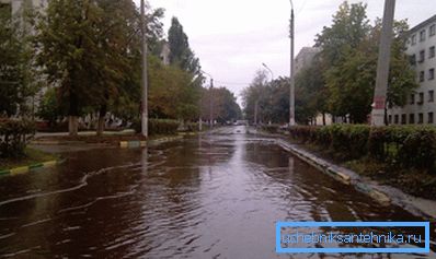 Занижений діаметр ливневки призводить до цілком передбачуваних наслідків. Занижений діаметр ливневки призводить до цілком передбачуваних наслідків.