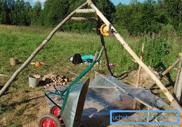 Тут пристосування було зроблено своїми руками і з підручних засобів, якщо воно гарантовано витримає 500-600 кг, то можна використовувати і таке, хоча довіри воно і не викликає Тут пристосування було зроблено своїми руками і з підручних засобів, якщо воно гарантовано витримає 500-600 кг, то можна використовувати і таке, хоча довіри воно і не викликає