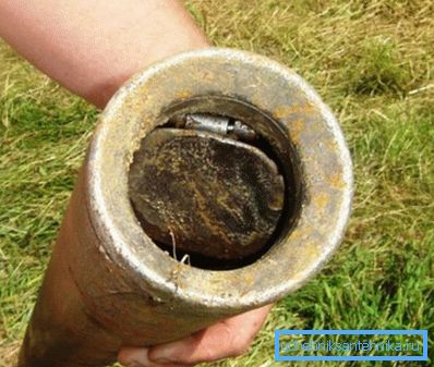 Желонка являє собою металеву гільзу із зворотним клапаном на кінці. Желонка являє собою металеву гільзу із зворотним клапаном на кінці.
